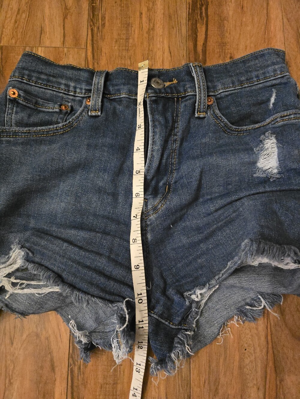 LEVI'S Shorts - Picture 2 of 5